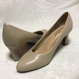 Abella nude comfort pumps